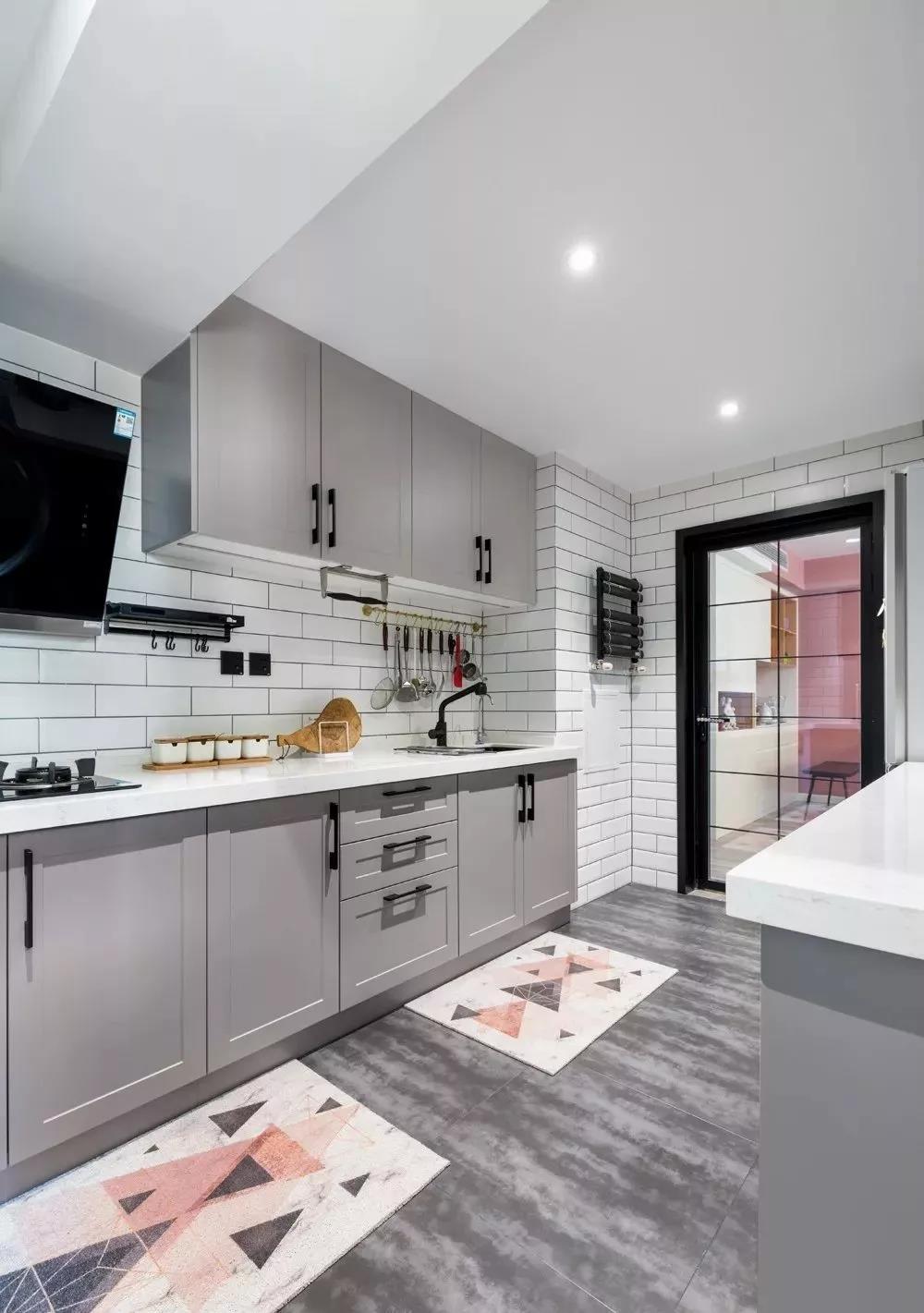 收納電視墻+超大衣帽間，這空間妙用術(shù)果斷收藏！