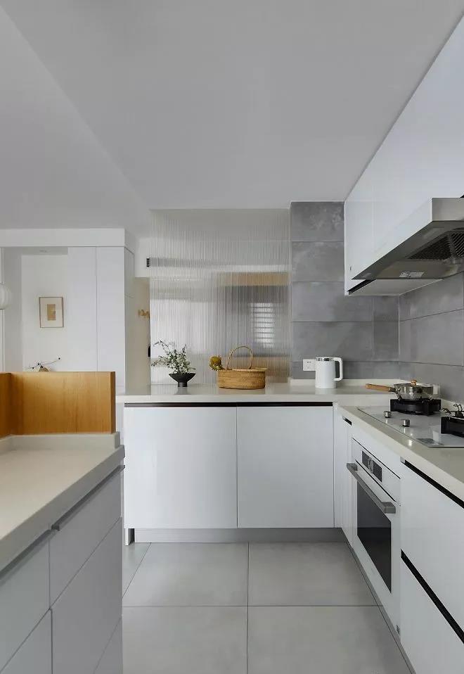 留學(xué)歸國定居深圳，她家純白系INS風(fēng)80㎡小兩居，舒適又愜意！