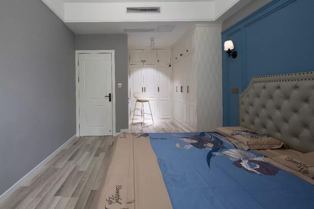 彩漆+綠植+黃銅，107㎡時(shí)尚簡(jiǎn)美風(fēng)復(fù)古又清新