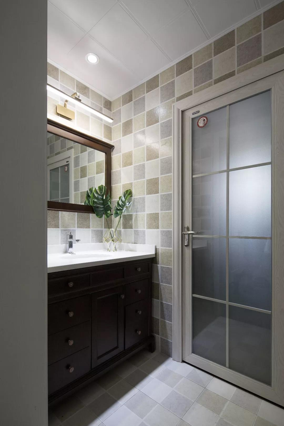 彩漆+綠植+黃銅，107㎡時(shí)尚簡(jiǎn)美風(fēng)復(fù)古又清新