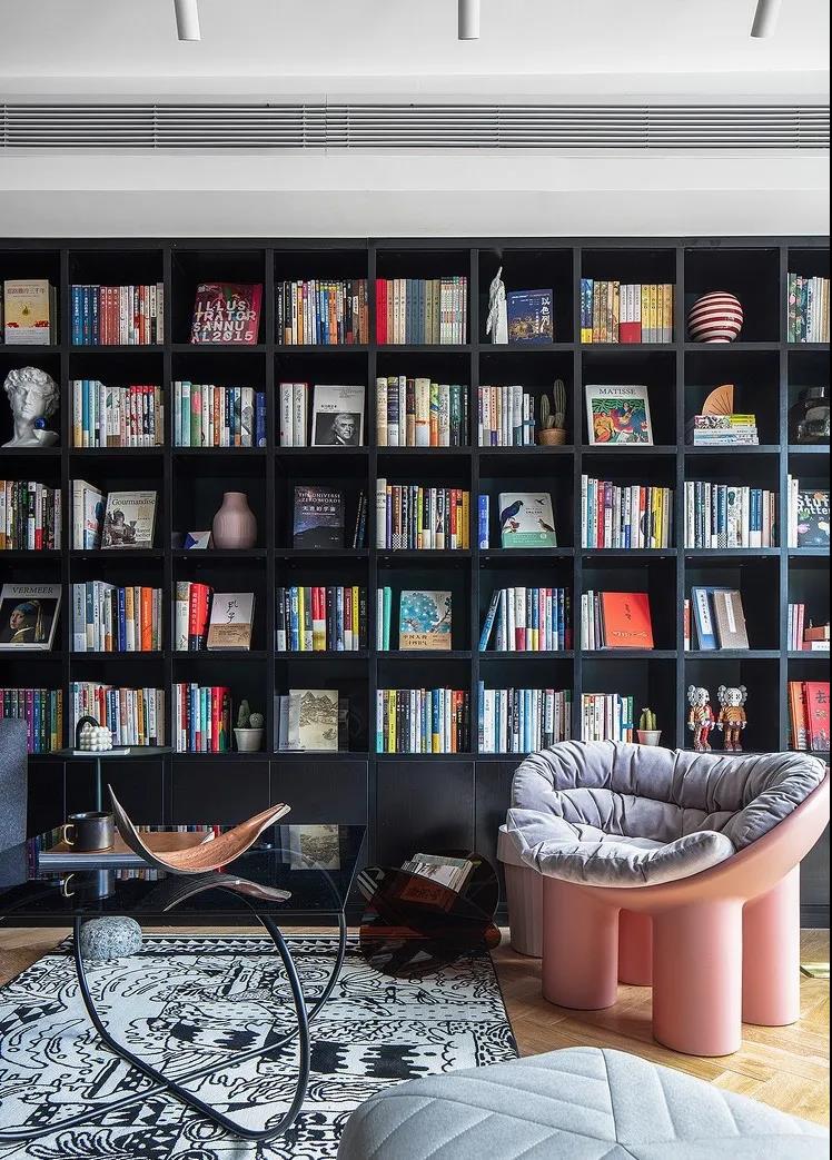 客廳去電視化，78㎡三口之家書墻+休閑吧，好看又實用