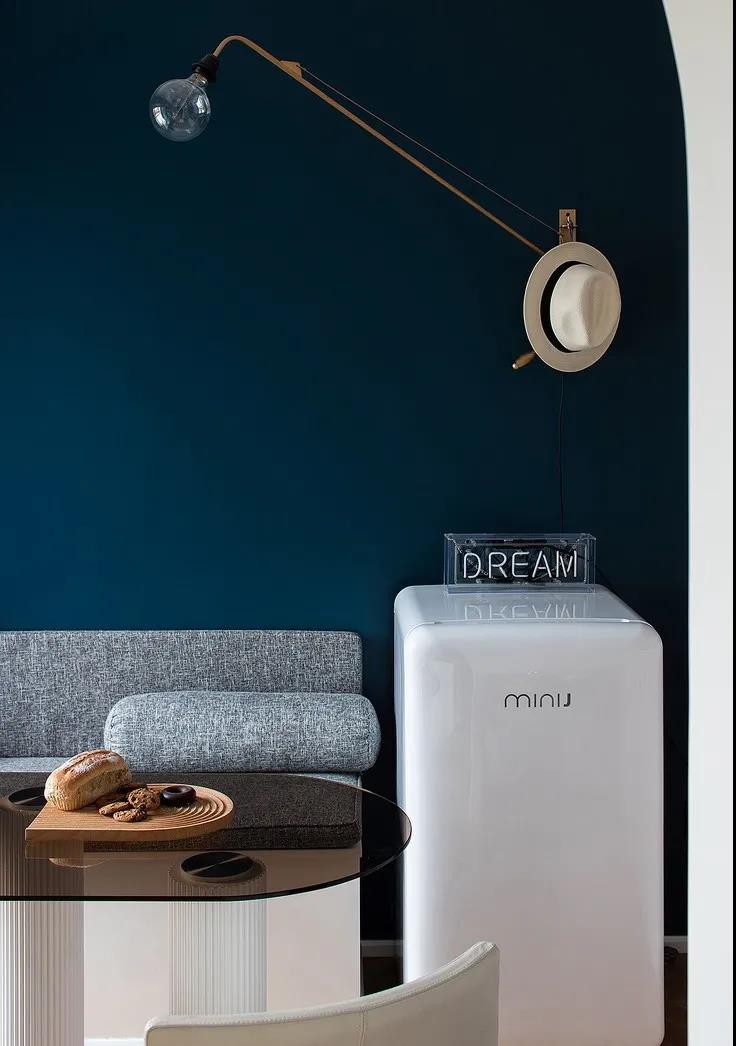 客廳去電視化，78㎡三口之家書墻+休閑吧，好看又實用