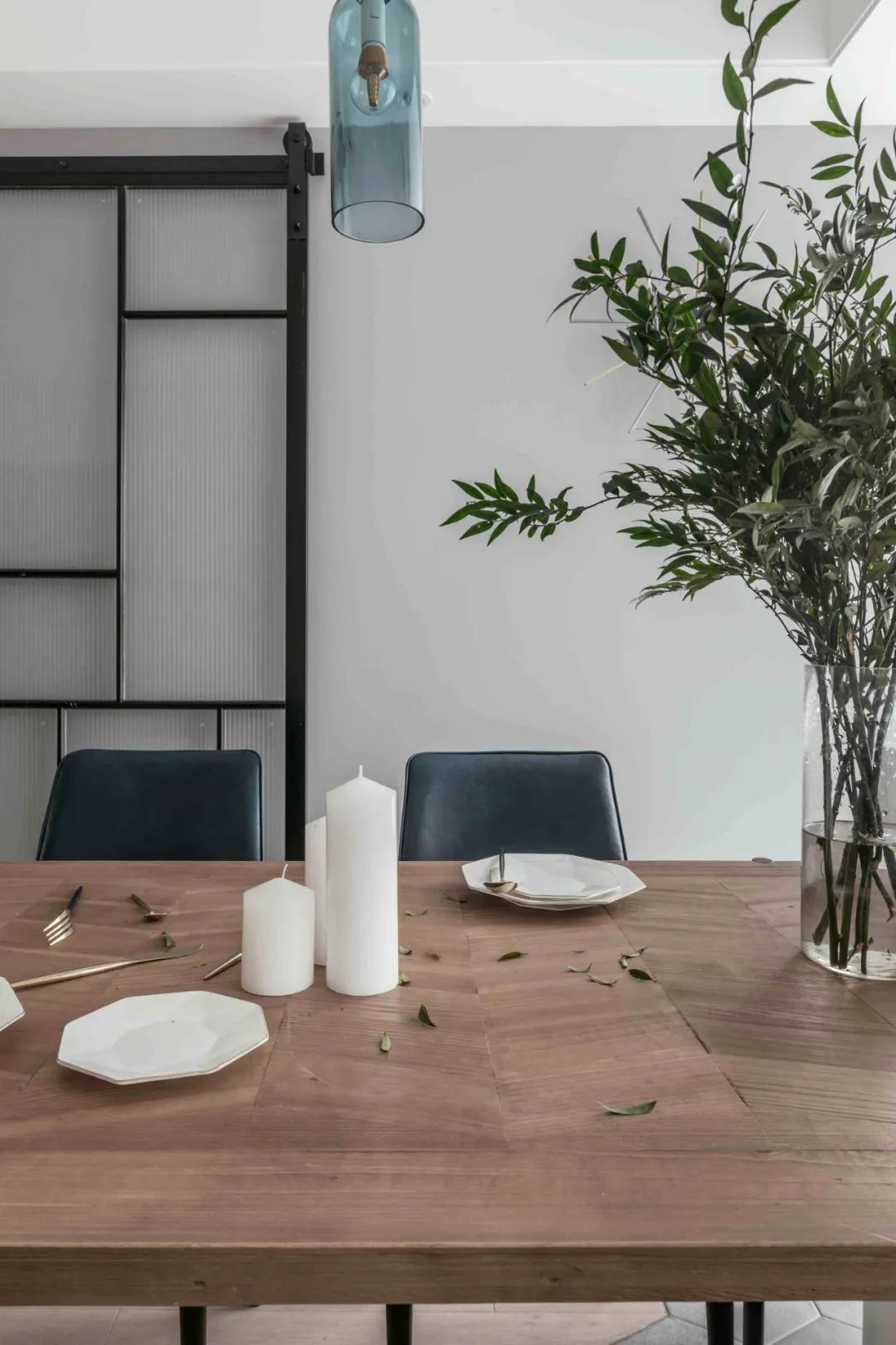 忍不住曬曬她家120㎡新房，全屋定制落地壁柜，超能裝！