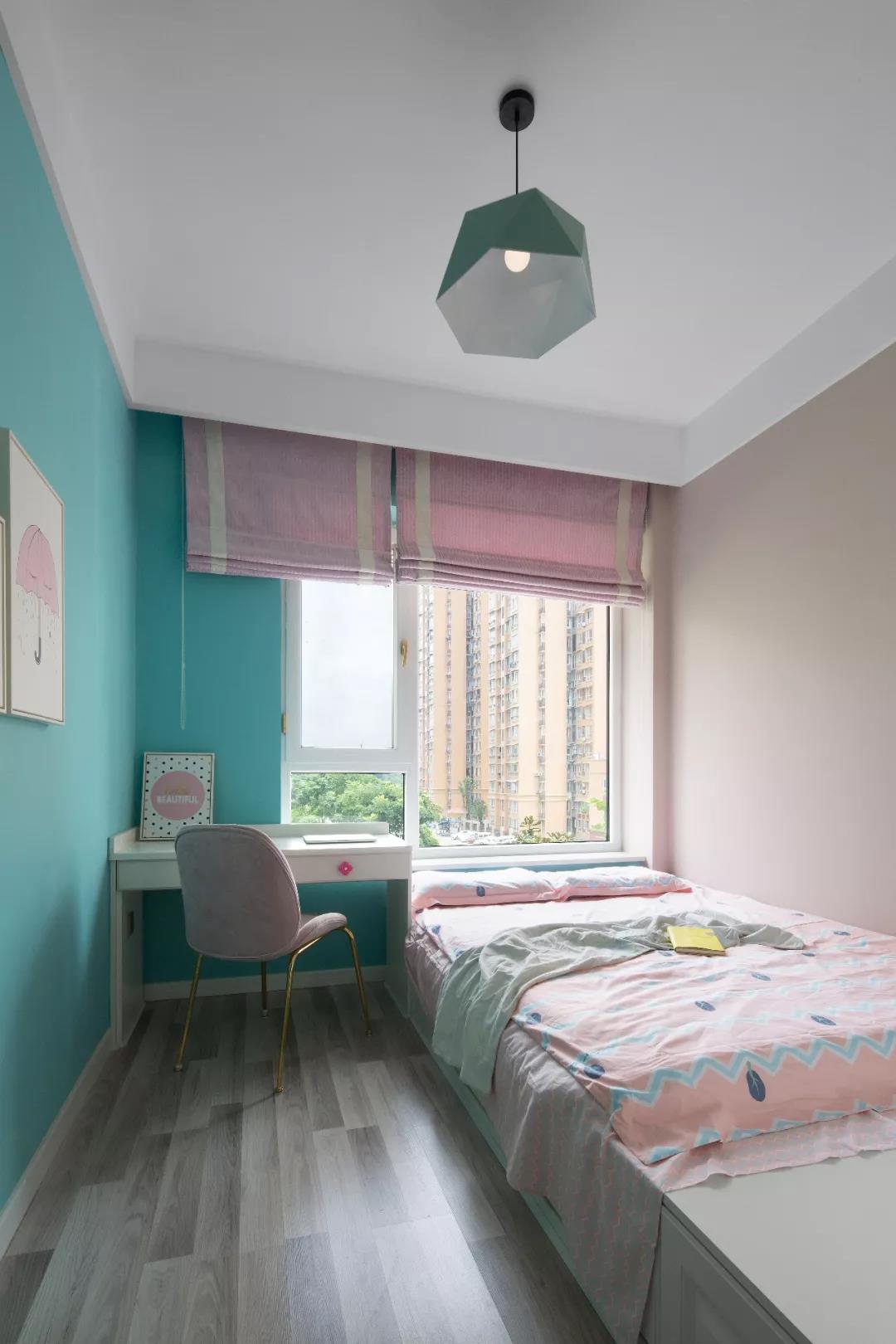 彩漆+綠植+黃銅，107㎡時(shí)尚簡(jiǎn)美風(fēng)復(fù)古又清新