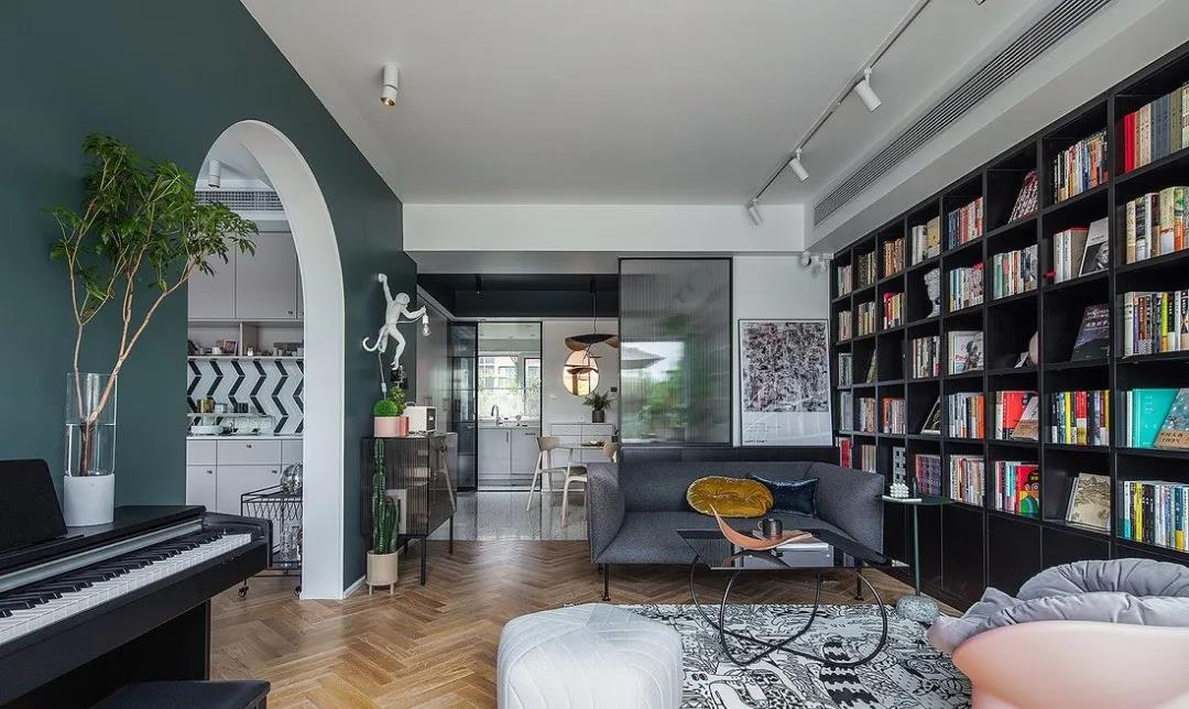 客廳去電視化，78㎡三口之家書墻+休閑吧，好看又實用