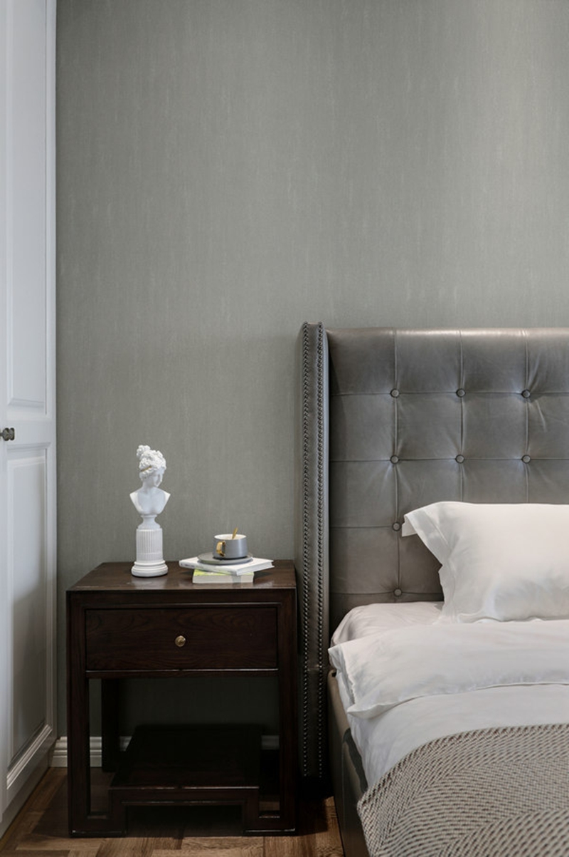 簡約擺件玩轉內斂輕奢美式風，整面墻的墨色復古壁畫真的很震撼！