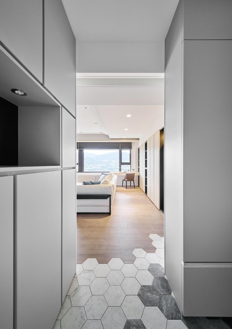 135㎡簡約現(xiàn)代風(fēng)三居室，兼具質(zhì)感、顏值與收納，這樣的設(shè)計真的愛了！