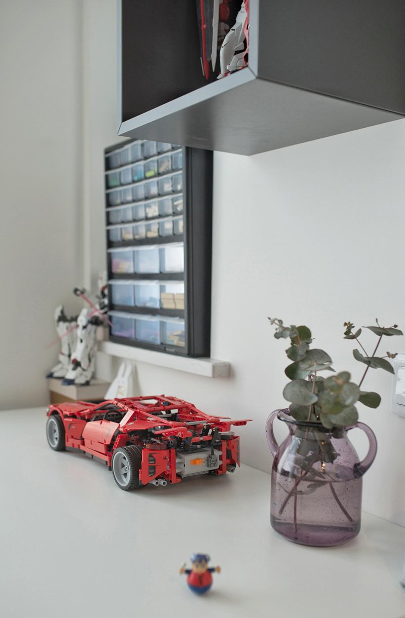 85㎡簡約原木住宅，扔掉傳統笨重沙發，客廳還可以這樣設計