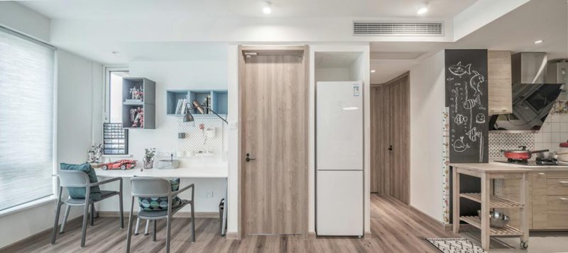 85㎡簡約原木住宅，扔掉傳統笨重沙發，客廳還可以這樣設計