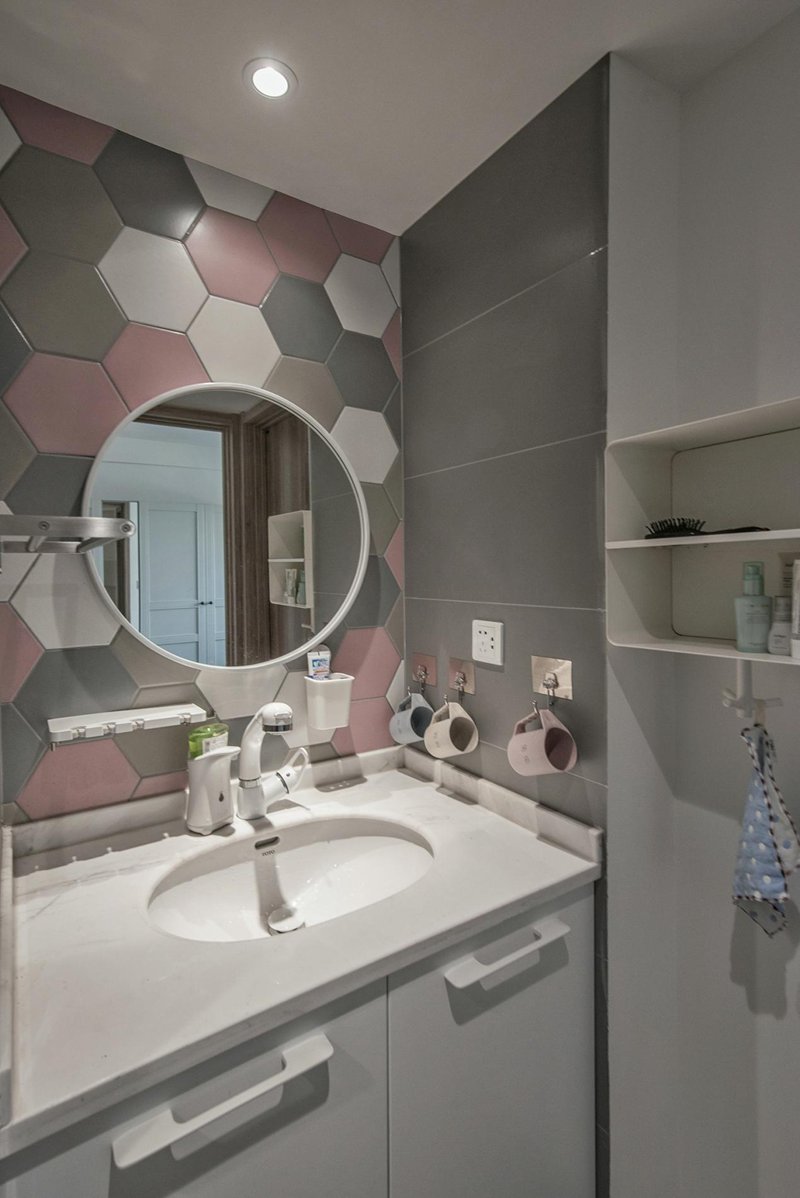 85㎡簡約原木住宅，扔掉傳統笨重沙發，客廳還可以這樣設計