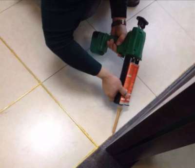 裝修貼瓷磚為什么要打美縫劑?